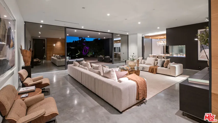 2341 Gloaming Way, Beverly Hills, California 90210