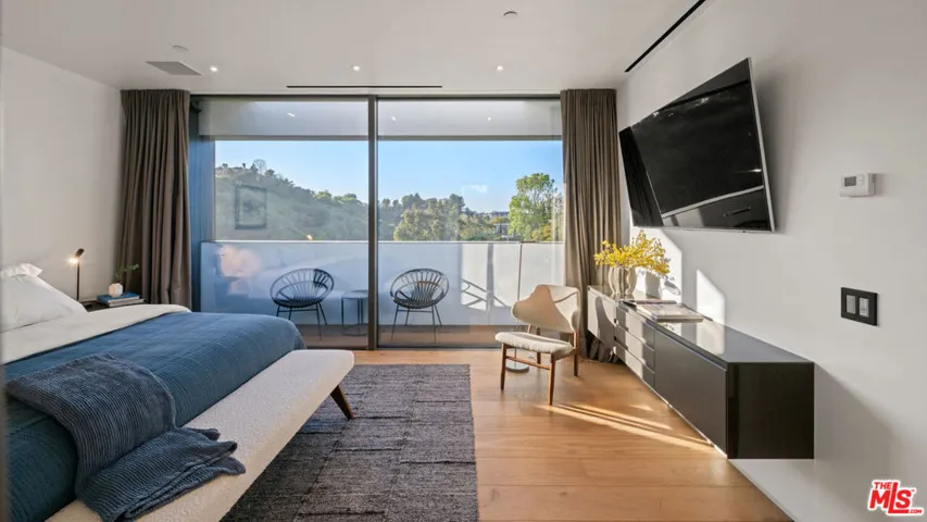 2341 Gloaming Way, Beverly Hills, California 90210