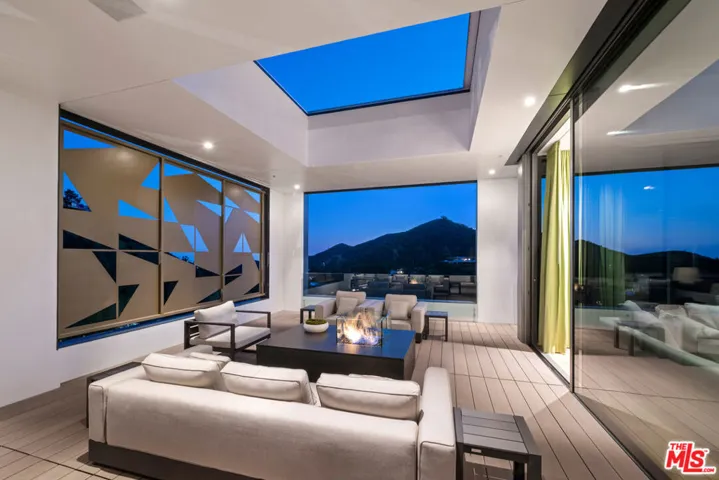 2341 Gloaming Way, Beverly Hills, California 90210