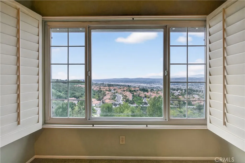 813 S Sapphire Lane, Anaheim Hills, California 92807 home-pic-19