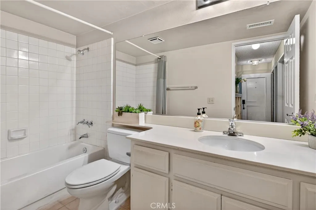 813 S Sapphire Lane, Anaheim Hills, California 92807 home-pic-31