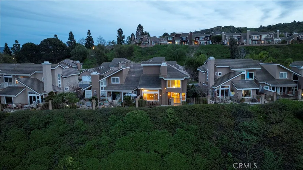 813 S Sapphire Lane, Anaheim Hills, California 92807 home-pic-7