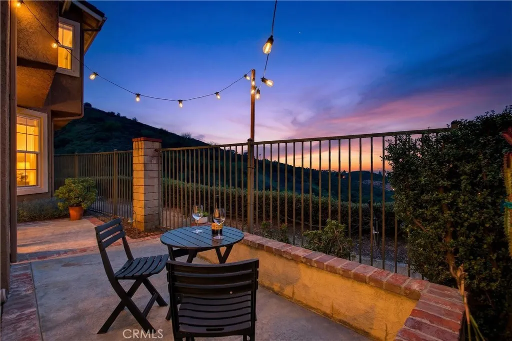 813 S Sapphire Lane, Anaheim Hills, California 92807 home-pic-4
