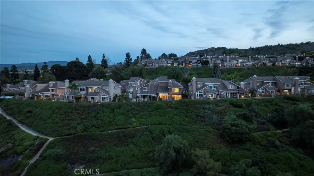 813 S Sapphire Lane, Anaheim Hills, California 92807 home-pic-6