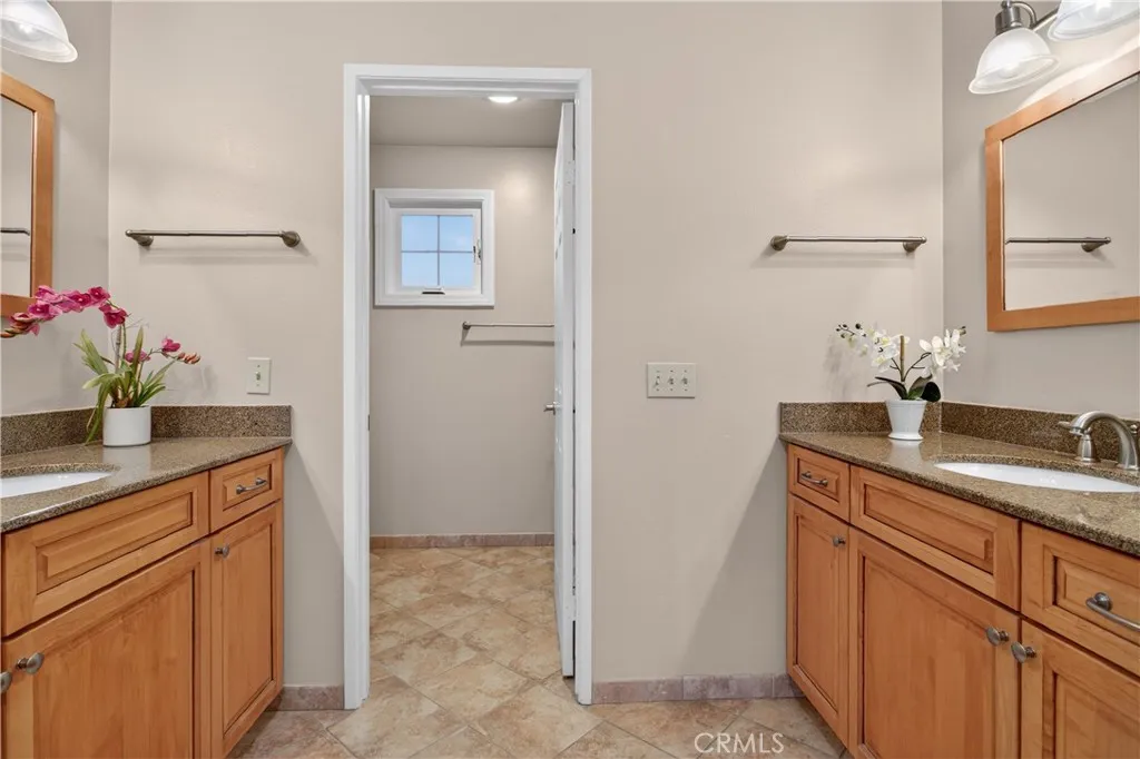 813 S Sapphire Lane, Anaheim Hills, California 92807 home-pic-22
