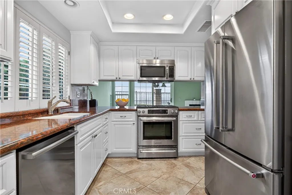 813 S Sapphire Lane, Anaheim Hills, California 92807 home-pic-16