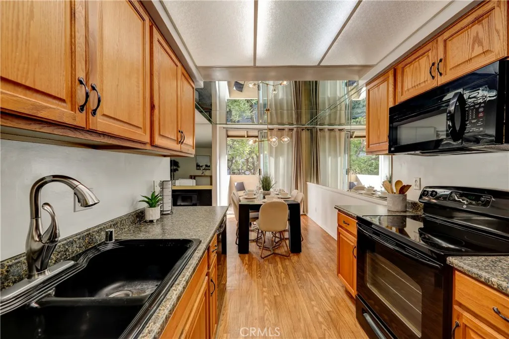 14141 Dickens 301, Sherman Oaks, California 91423 home-pic-12