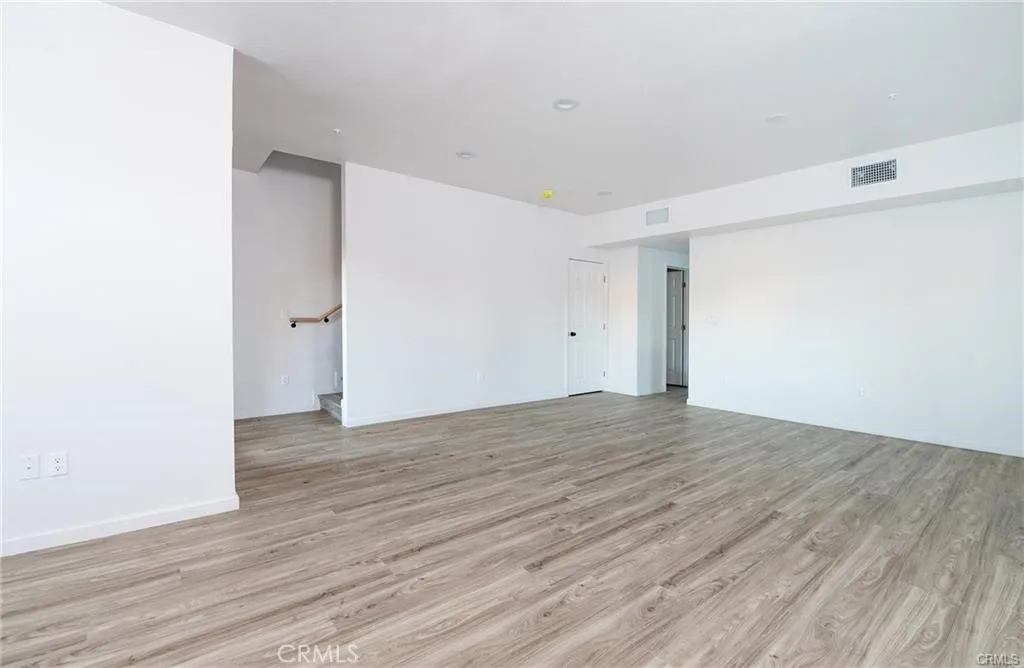 5526 E Los Angeles Avenue 3, Simi Valley, California 93063 home-pic-8