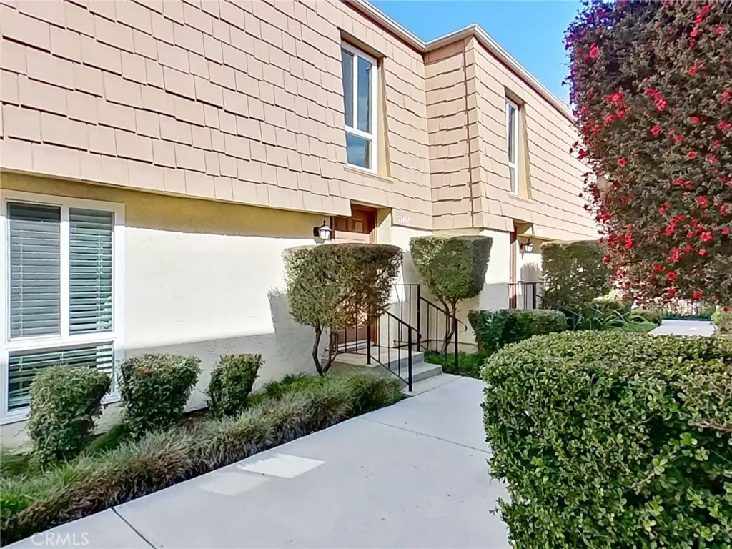 27464 Country Glen, Agoura Hills, California 91301 home-pic-1