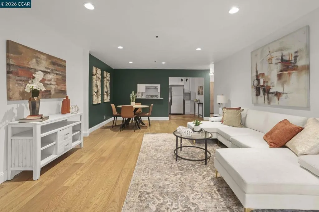 322 322 Hanover Ave 107, Oakland, California 94606 home-pic-1