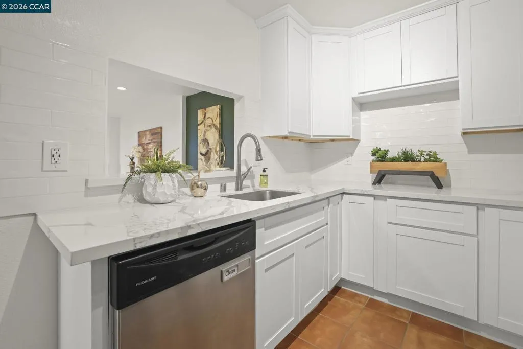 322 322 Hanover Ave 107, Oakland, California 94606 home-pic-6