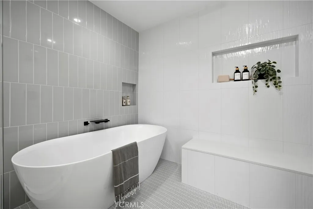 1943 Pelican Place, Costa Mesa, California 92626 home-pic-19