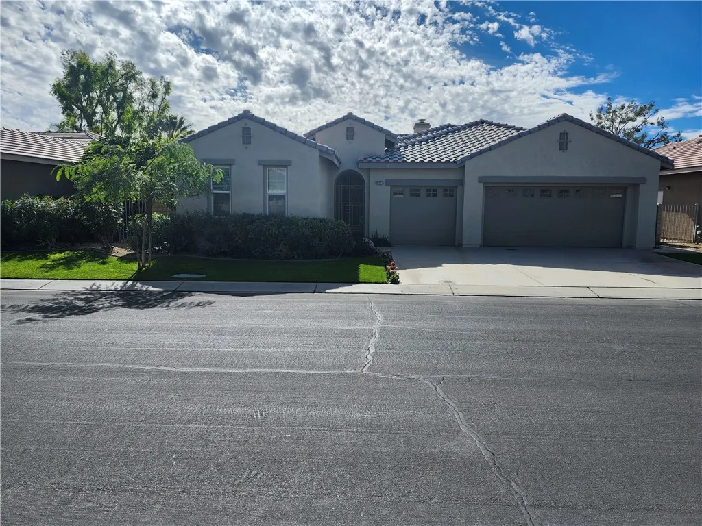 82527 Grant Drive, Indio, California 92201 home-pic-1