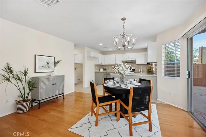 Dinning Area & Kitchen View
