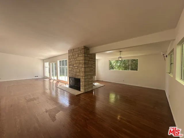 1555 San Ysidro Drive, Beverly Hills, California 90210