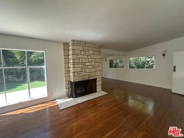 1555 San Ysidro Drive, Beverly Hills, California 90210