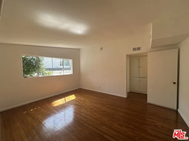 1555 San Ysidro Drive, Beverly Hills, California 90210