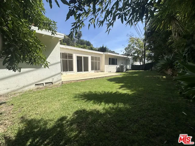 1555 San Ysidro Drive, Beverly Hills, California 90210