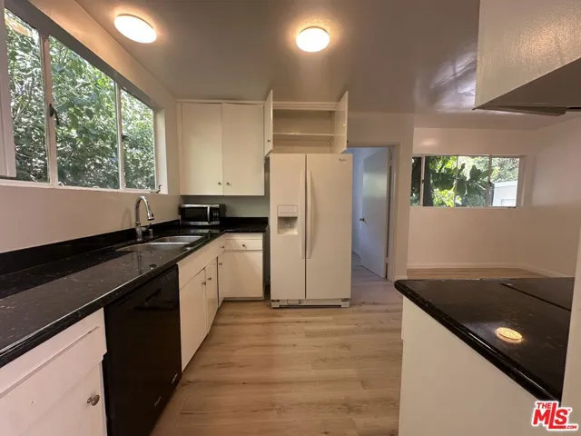 1555 San Ysidro Drive, Beverly Hills, California 90210