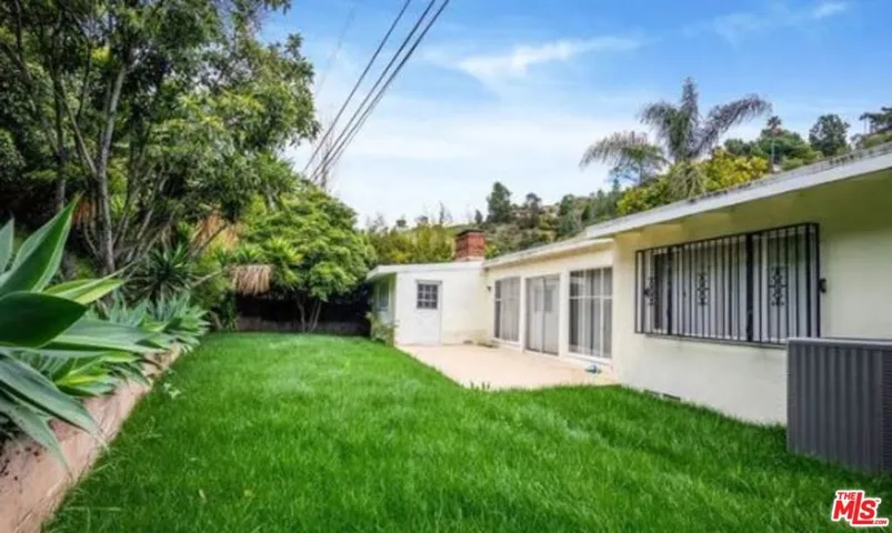 1555 San Ysidro Drive, Beverly Hills, California 90210