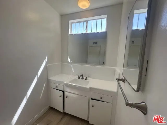 1555 San Ysidro Drive, Beverly Hills, California 90210
