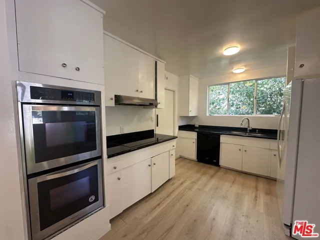1555 San Ysidro Drive, Beverly Hills, California 90210