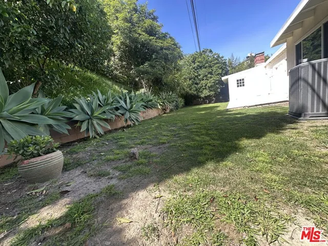 1555 San Ysidro Drive, Beverly Hills, California 90210