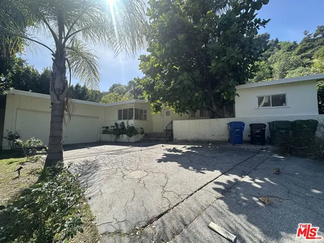 1555 San Ysidro Drive, Beverly Hills, California 90210