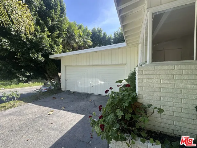1555 San Ysidro Drive, Beverly Hills, California 90210