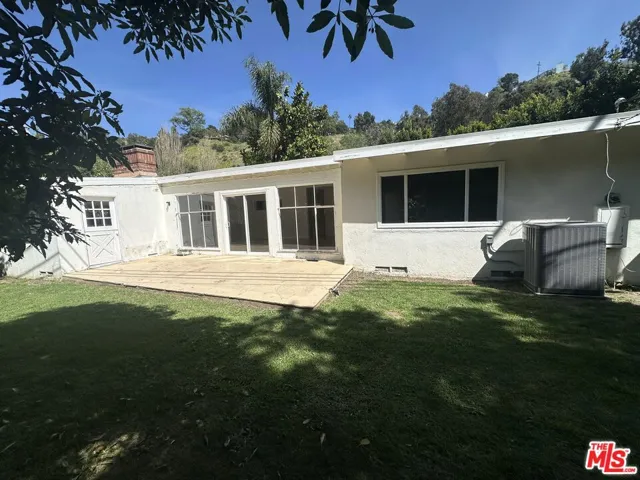 1555 San Ysidro Drive, Beverly Hills, California 90210