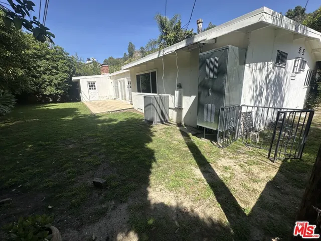 1555 San Ysidro Drive, Beverly Hills, California 90210