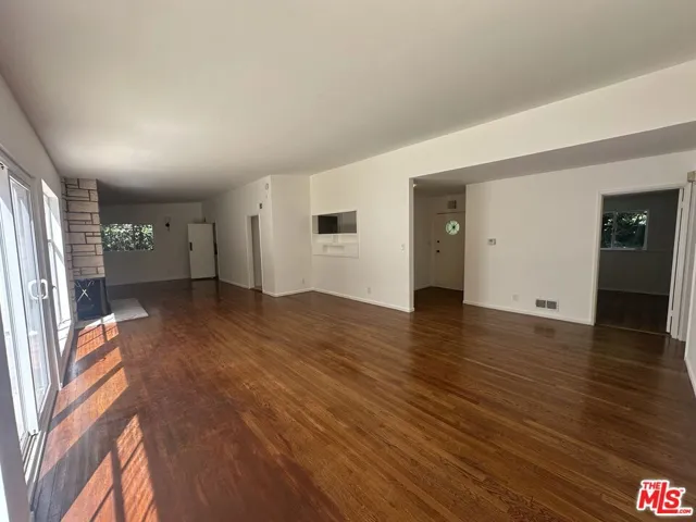 1555 San Ysidro Drive, Beverly Hills, California 90210