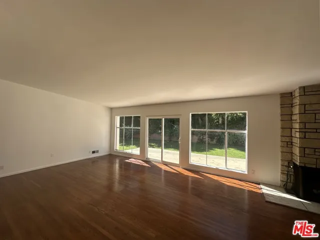 1555 San Ysidro Drive, Beverly Hills, California 90210