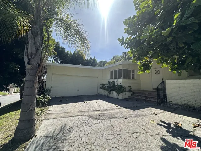 1555 San Ysidro Drive, Beverly Hills, California 90210
