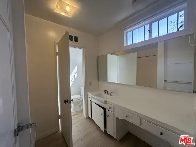 1555 San Ysidro Drive, Beverly Hills, California 90210