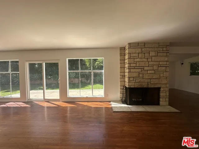 1555 San Ysidro Drive, Beverly Hills, California 90210