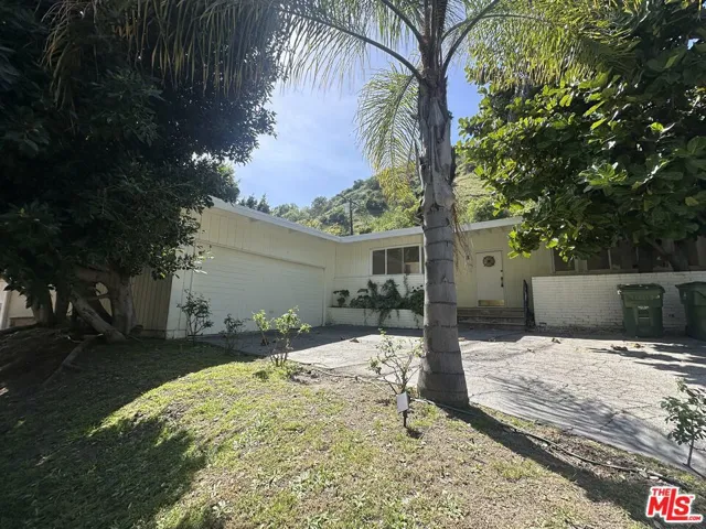 1555 San Ysidro Drive, Beverly Hills, California 90210