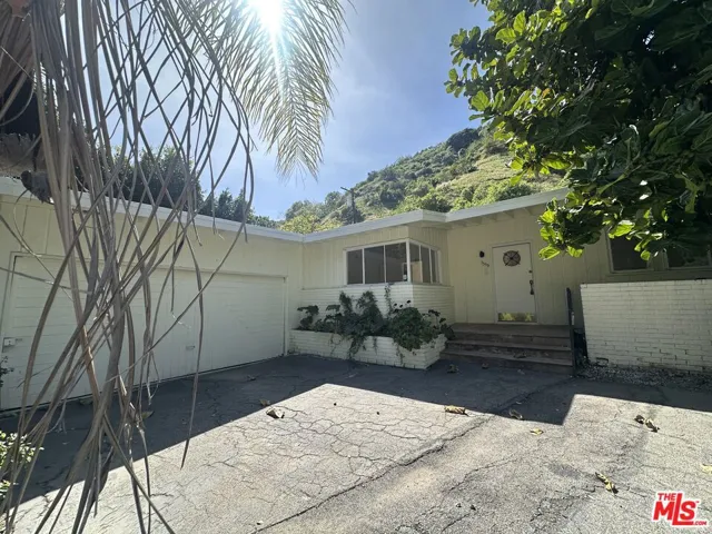 1555 San Ysidro Drive, Beverly Hills, California 90210