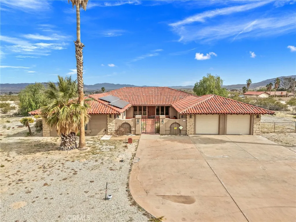 5717 Sunrise Road, 29 Palms, California 92277 home-pic-1