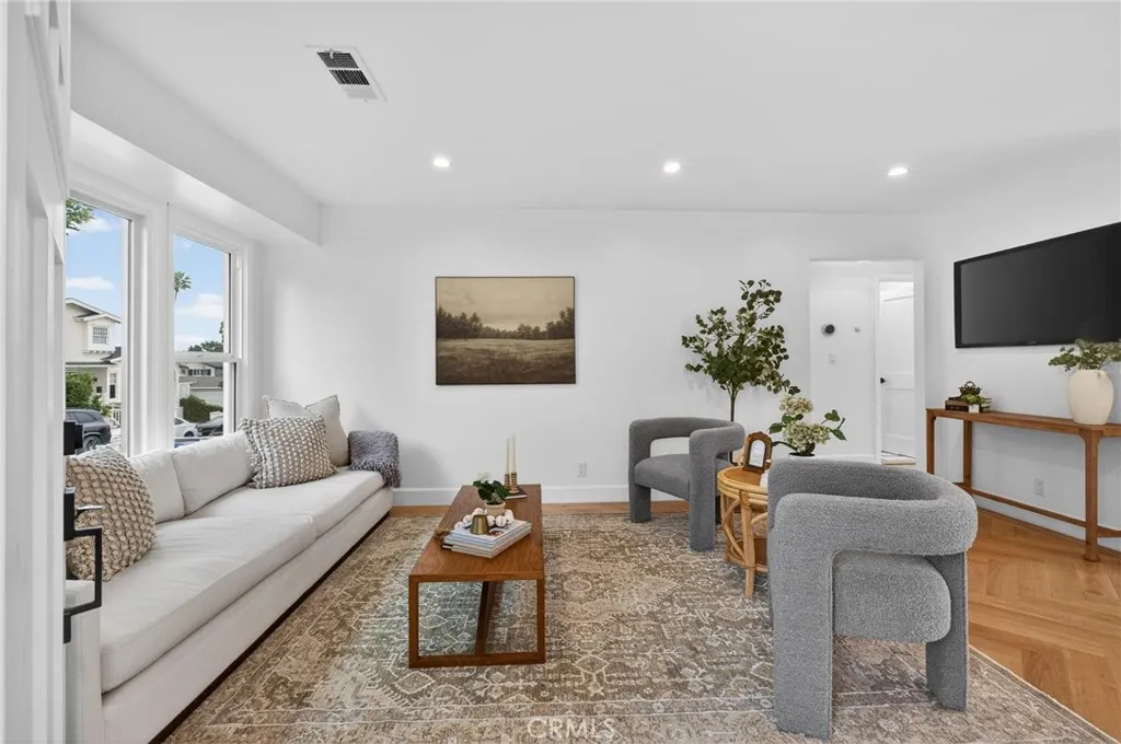 1167 Magnolia Avenue, Manhattan Beach, California 90266 home-pic-3