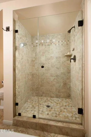 Ensuite 3/4 Bath 1