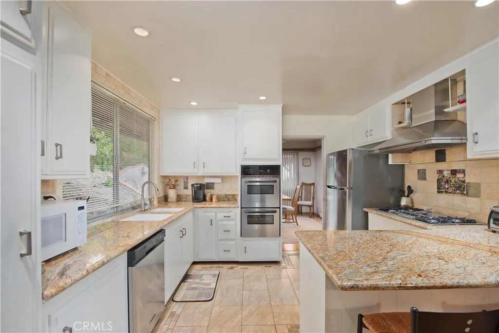 6652 Daryn, West Hills, California 91307 home-pic-15