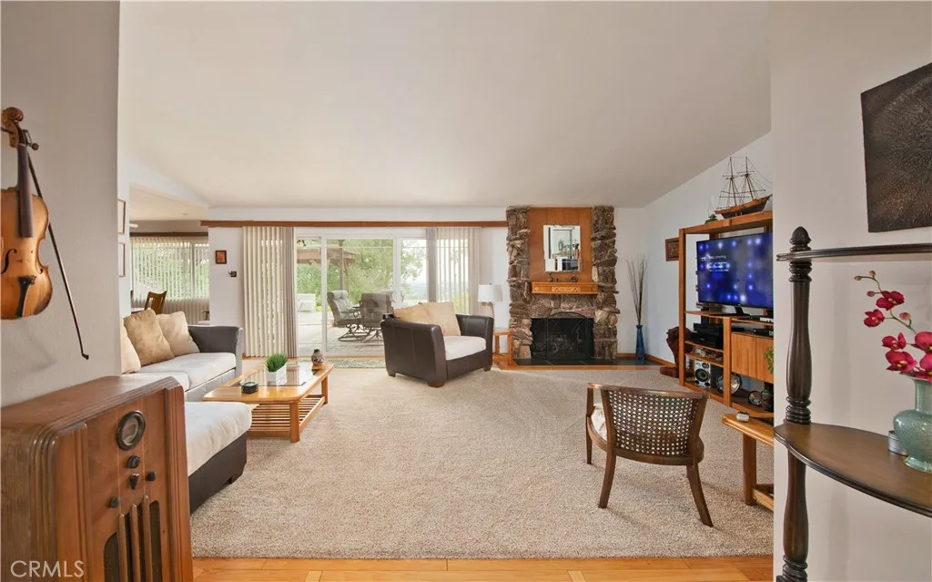 6652 Daryn, West Hills, California 91307 home-pic-6
