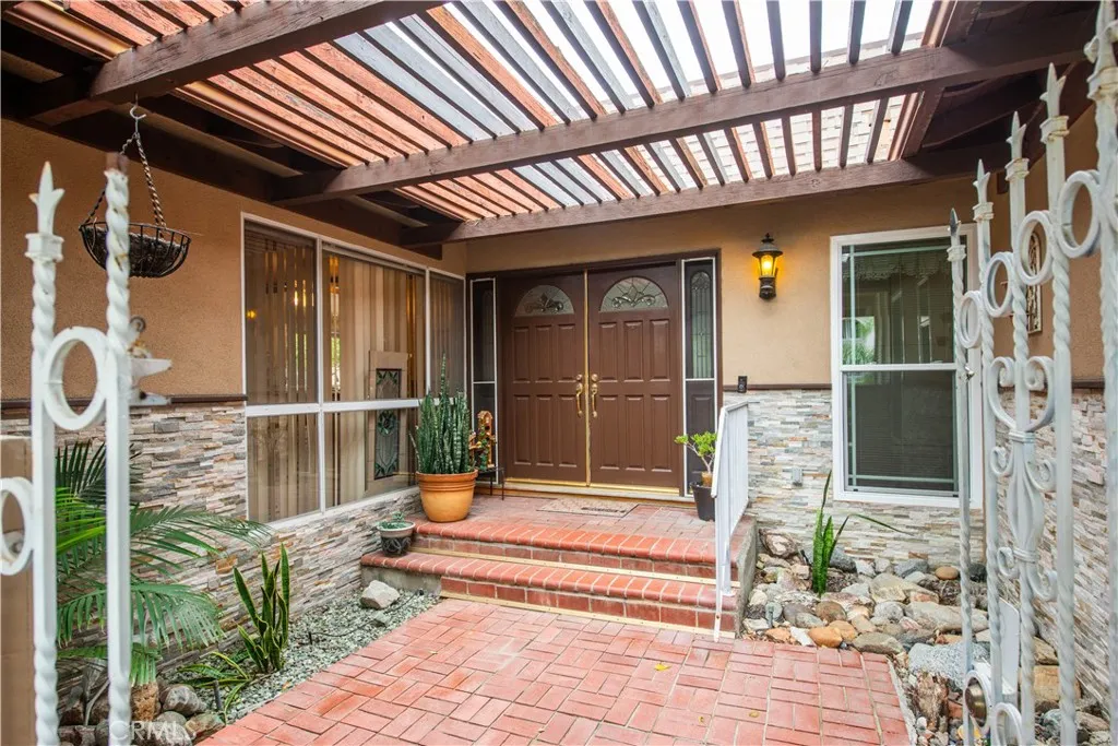 6652 Daryn, West Hills, California 91307 home-pic-3