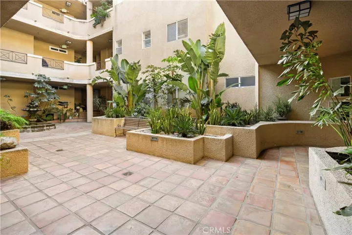 12060 Hoffman Street 103, Studio City, California 91604