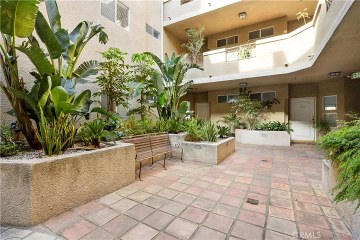 12060 Hoffman Street 103, Studio City, California 91604