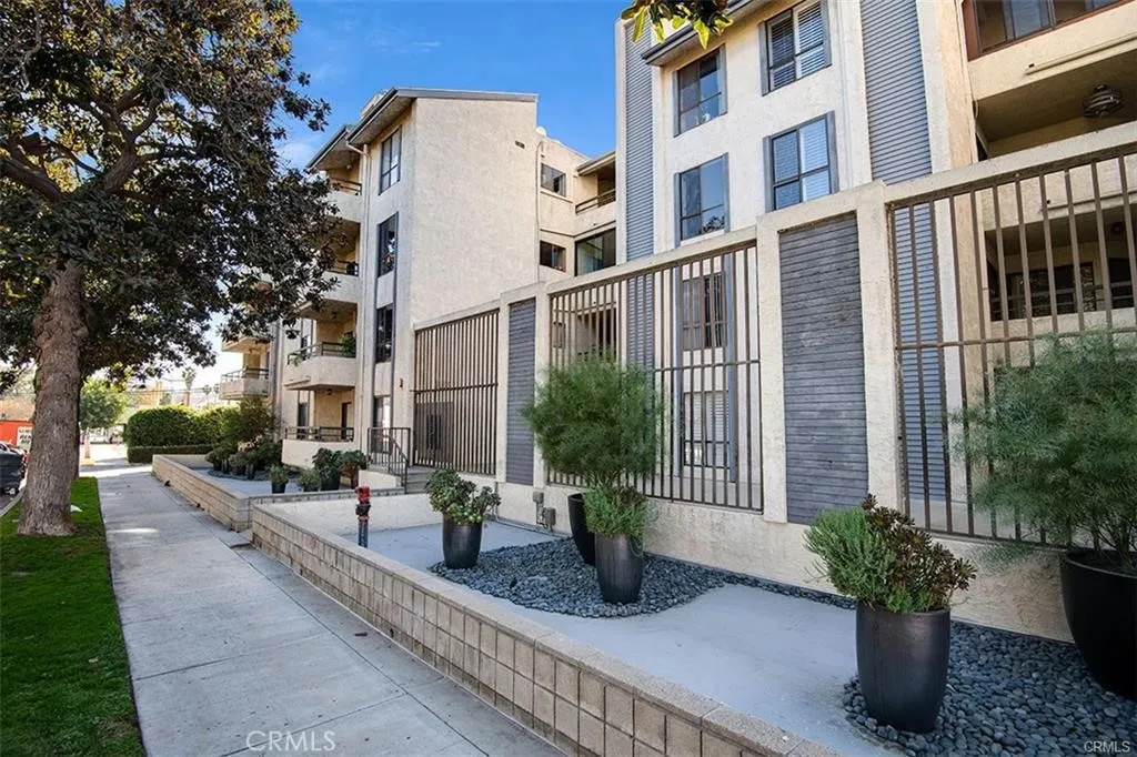 225 N Rose Street 307, Burbank, California 91505 home-pic-4