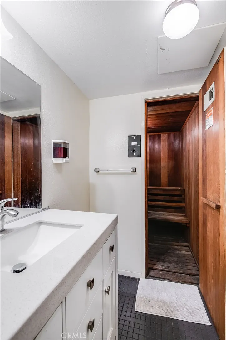 225 N Rose Street 307, Burbank, California 91505 home-pic-24