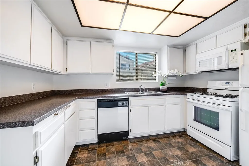 225 N Rose Street 307, Burbank, California 91505 home-pic-11