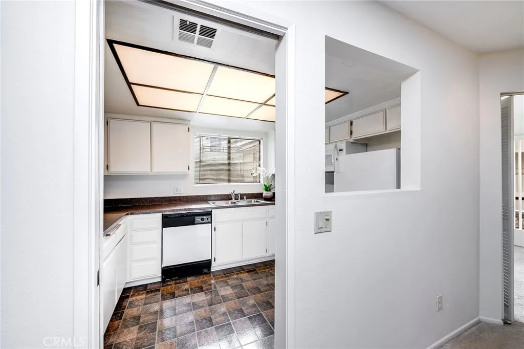 225 N Rose Street 307, Burbank, California 91505 home-pic-10